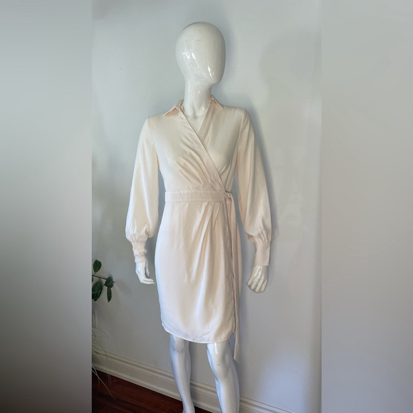 Lauren Ralph Lauren Double-Faced Georgette
Wrap Dress cream - Picture 10 of 10